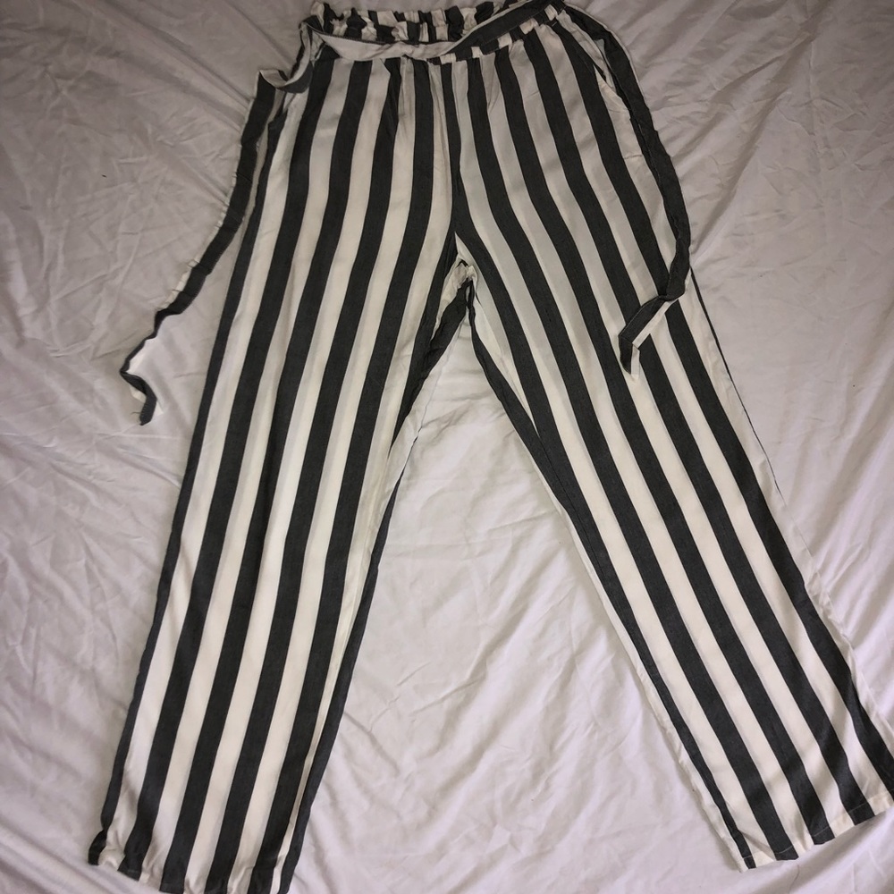 Pants with tie